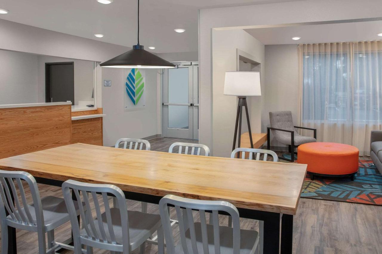 Wood Spring Suites Washington Dc East Arena Drive Lake Arbor Exterior foto